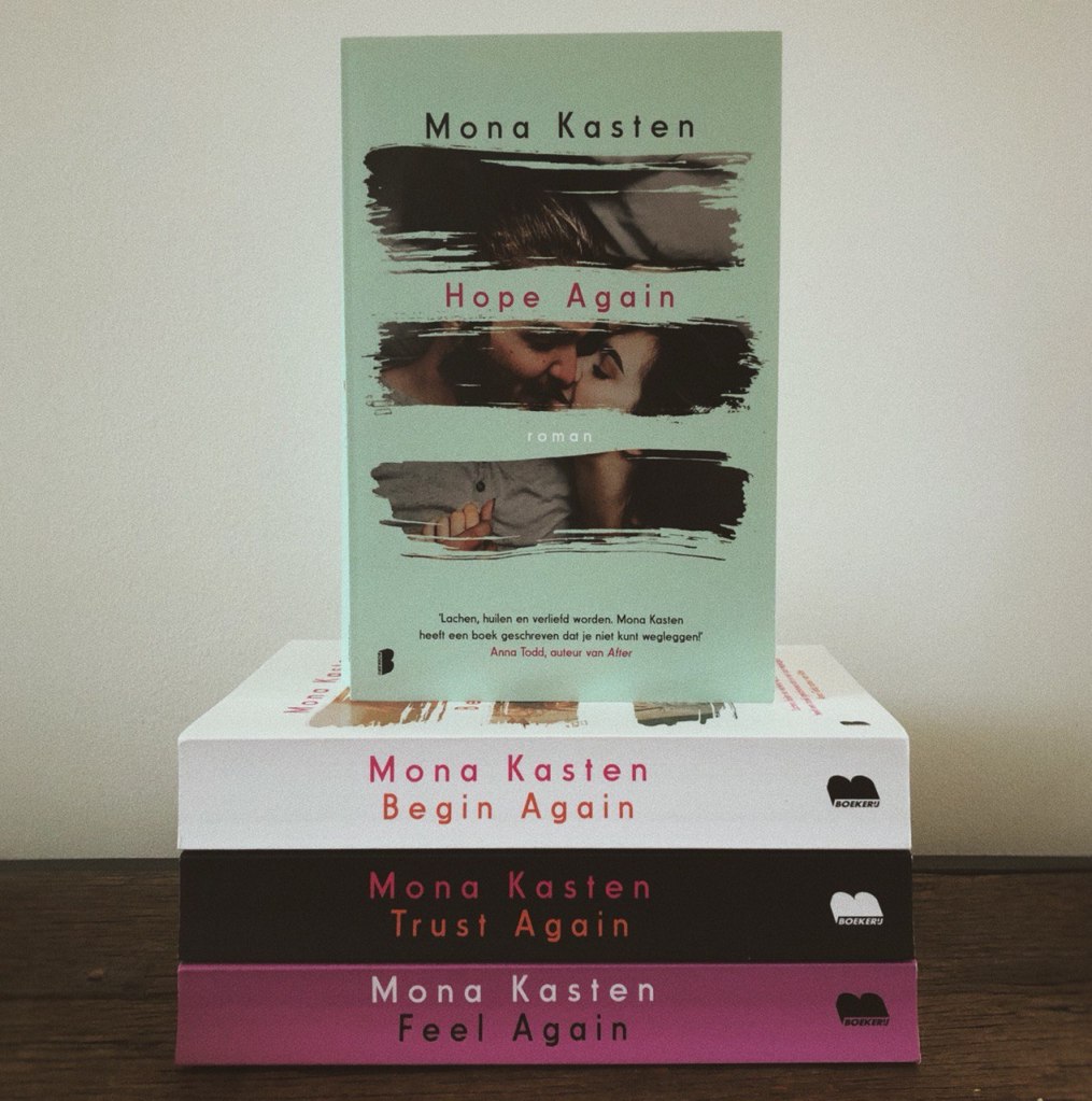Cover van Hope Again boven op de stapel van de again serie Mona Kasten